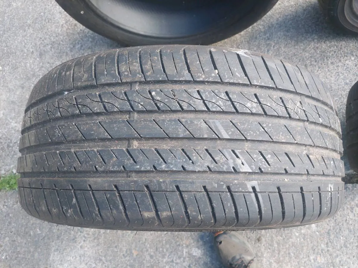 275/40/R21 Tyres - Image 3