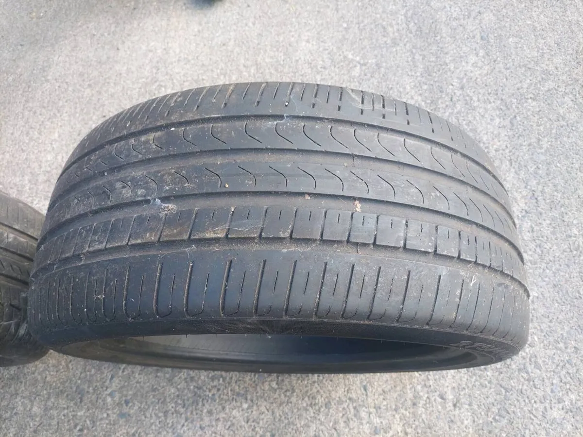 275/40/R21 Tyres - Image 4