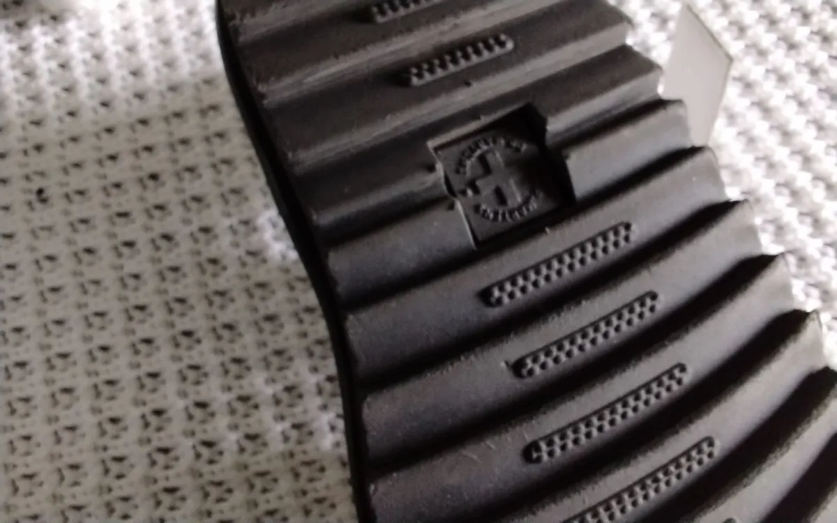 Doc martens air wear white leather sandals size 5 - Image 2