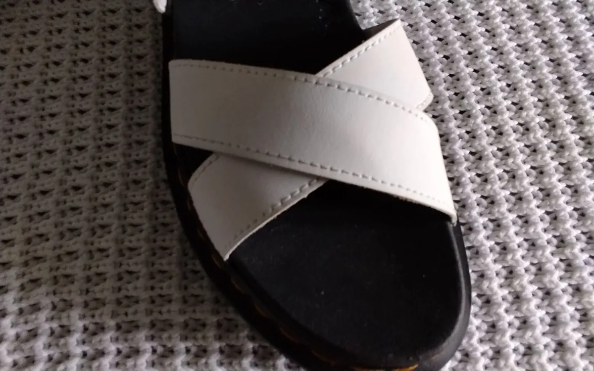 Doc martens air wear white leather sandals size 5 - Image 3