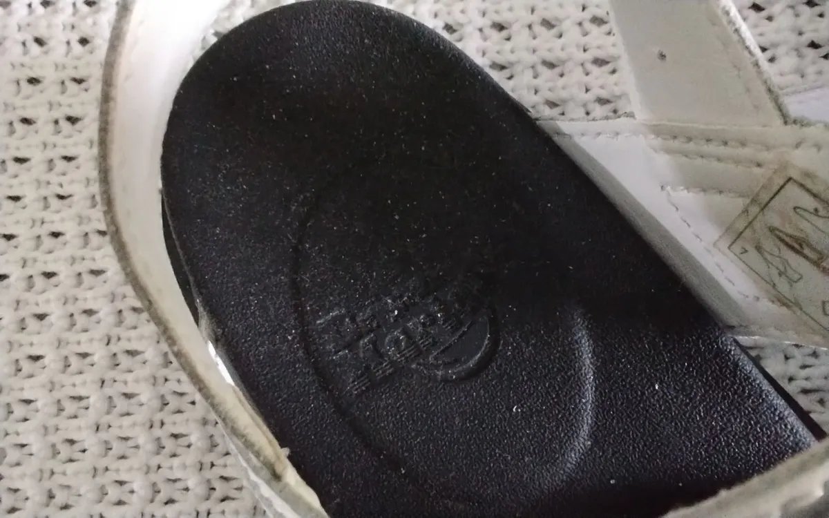 Doc martens air wear white leather sandals size 5 - Image 4