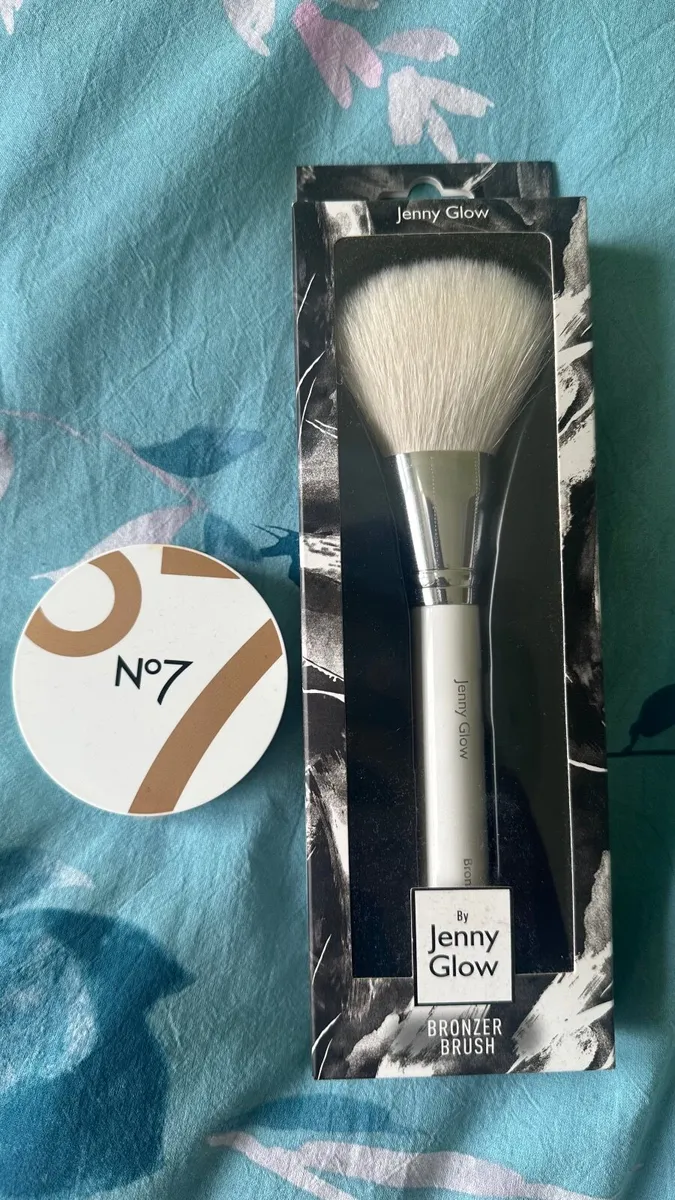 New brush and powder - Image 1