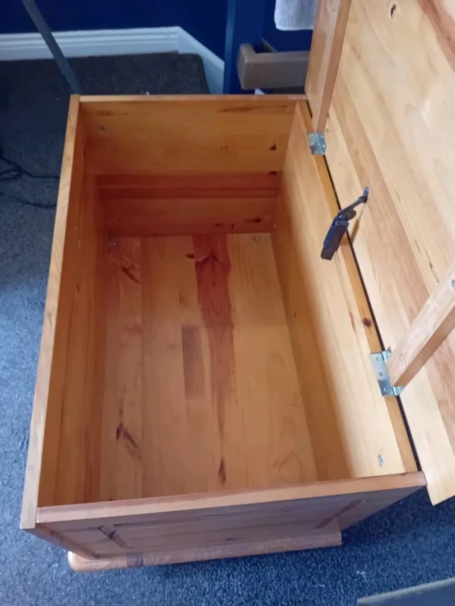 Tall lamp    small  blanket box solid pine - Image 3