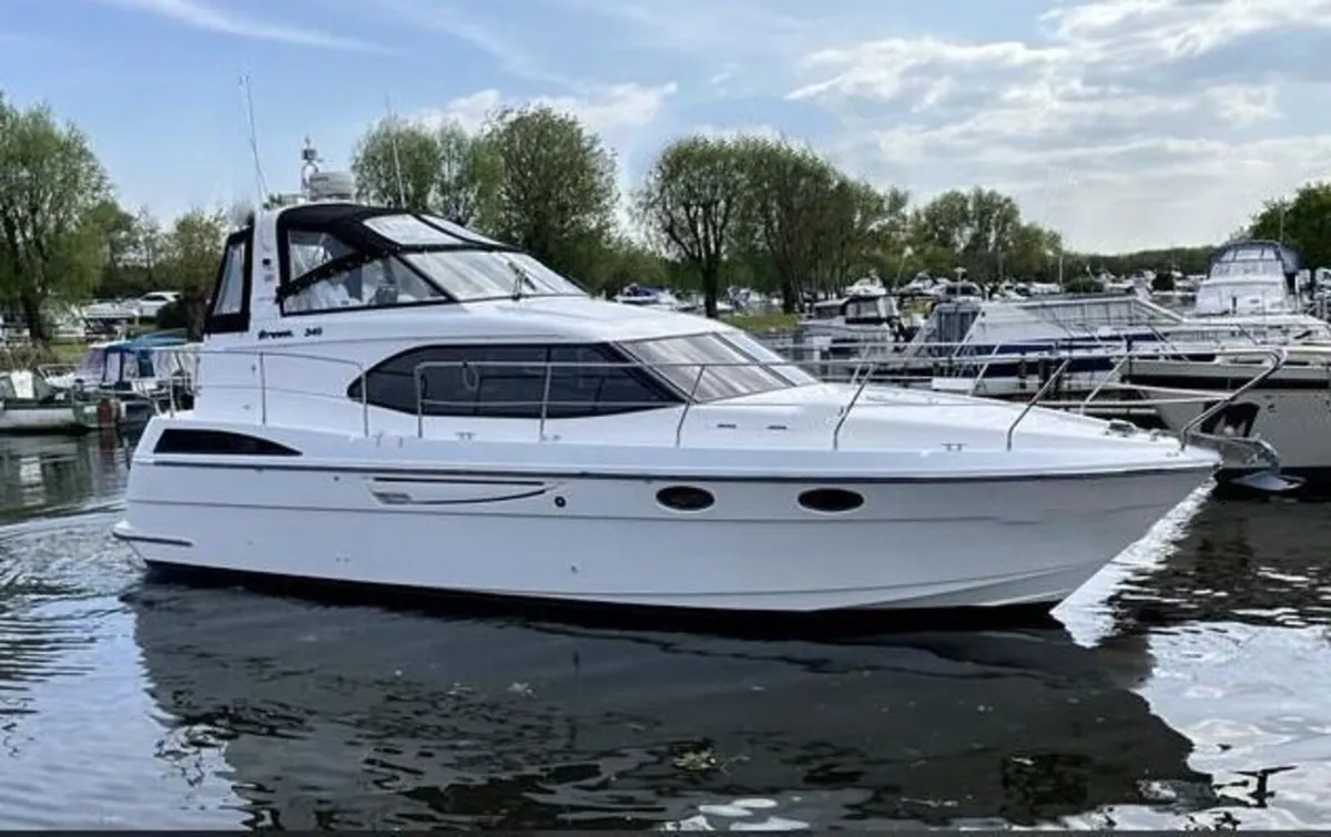 Wanted Broom 345, 35 or 36 / 38 foot Motorboat