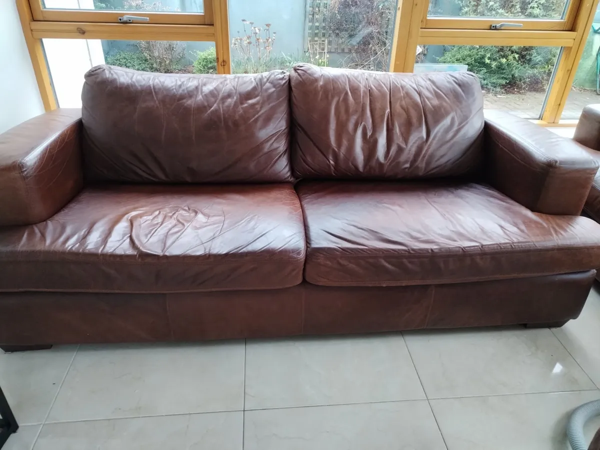 Leather couch - Image 4