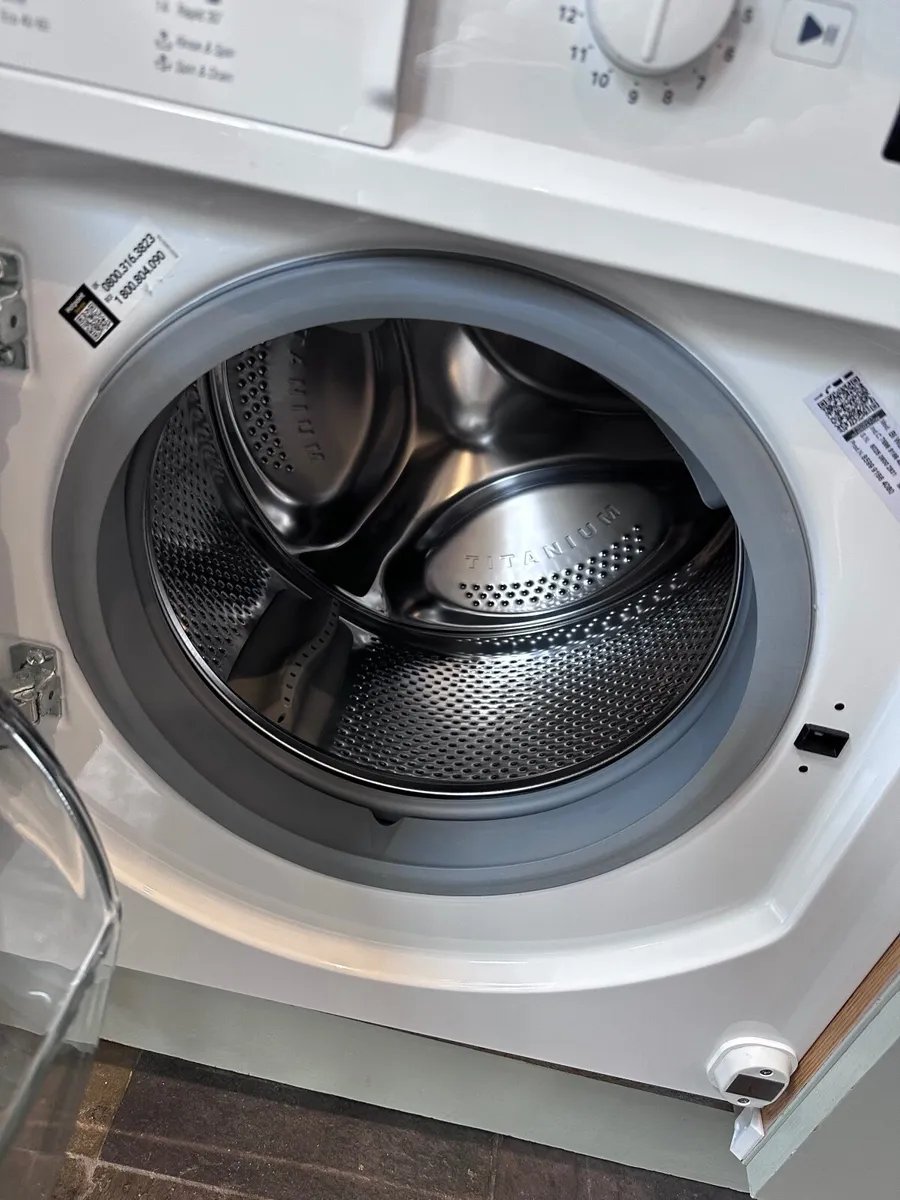 Integrated washer dryer - Image 3