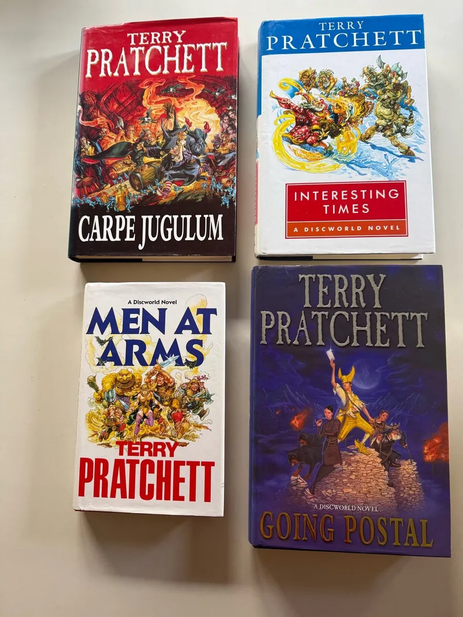 Collection of Terry Pratchett books - Image 4