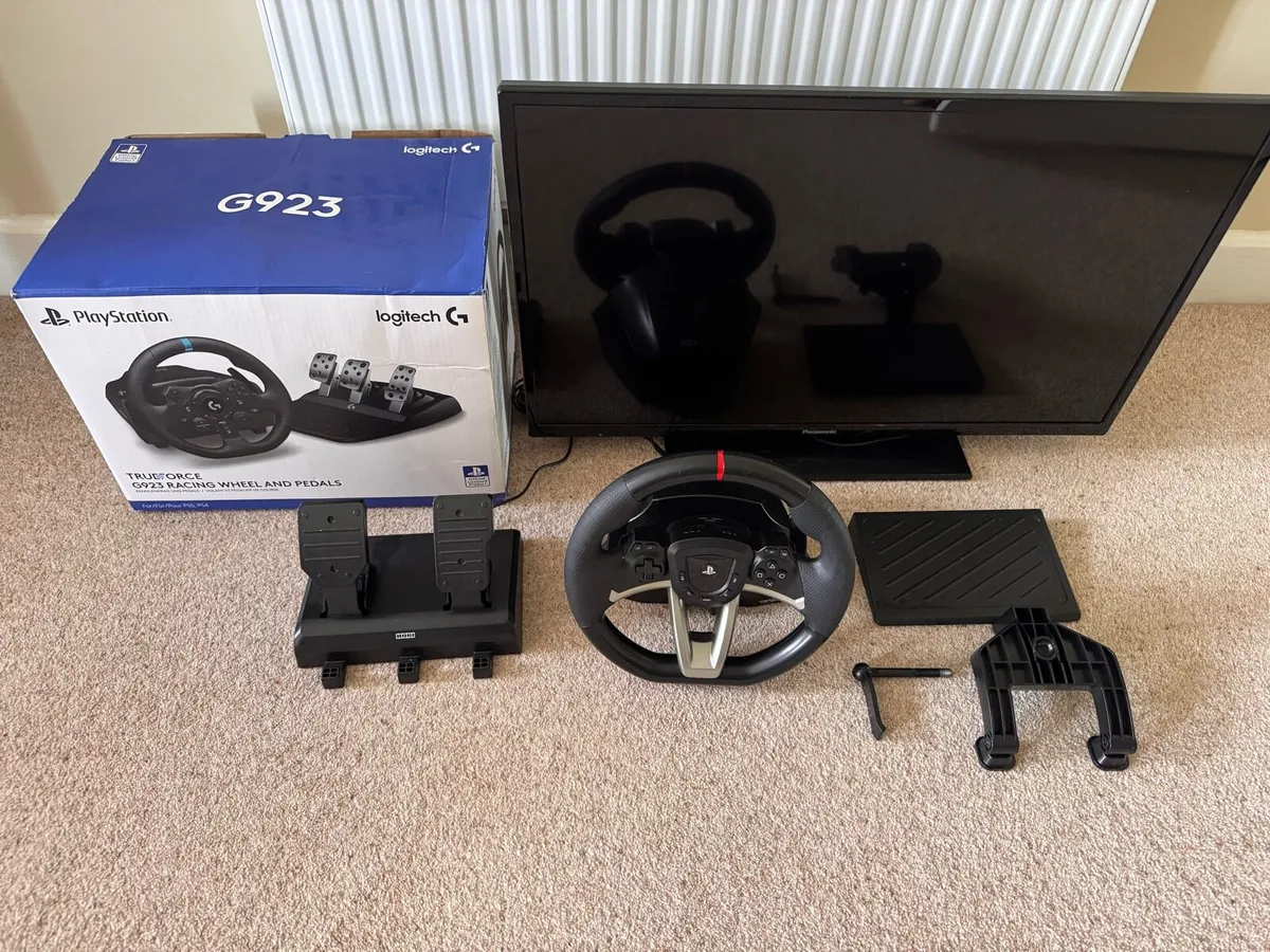 Logitech Playstation G923 Racing Wheel and Pedals - Image 1