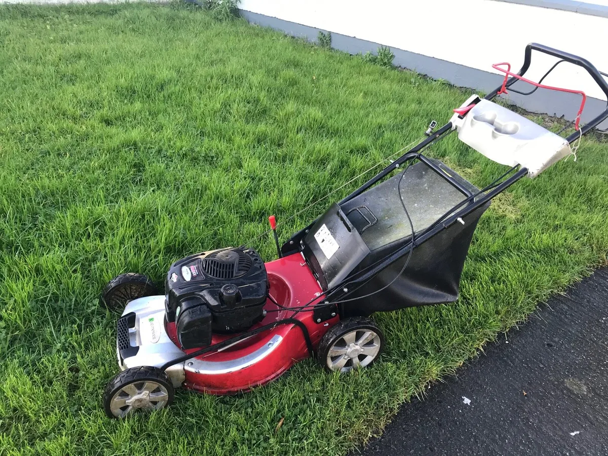 Briggs and stration Lawnmower - Image 3