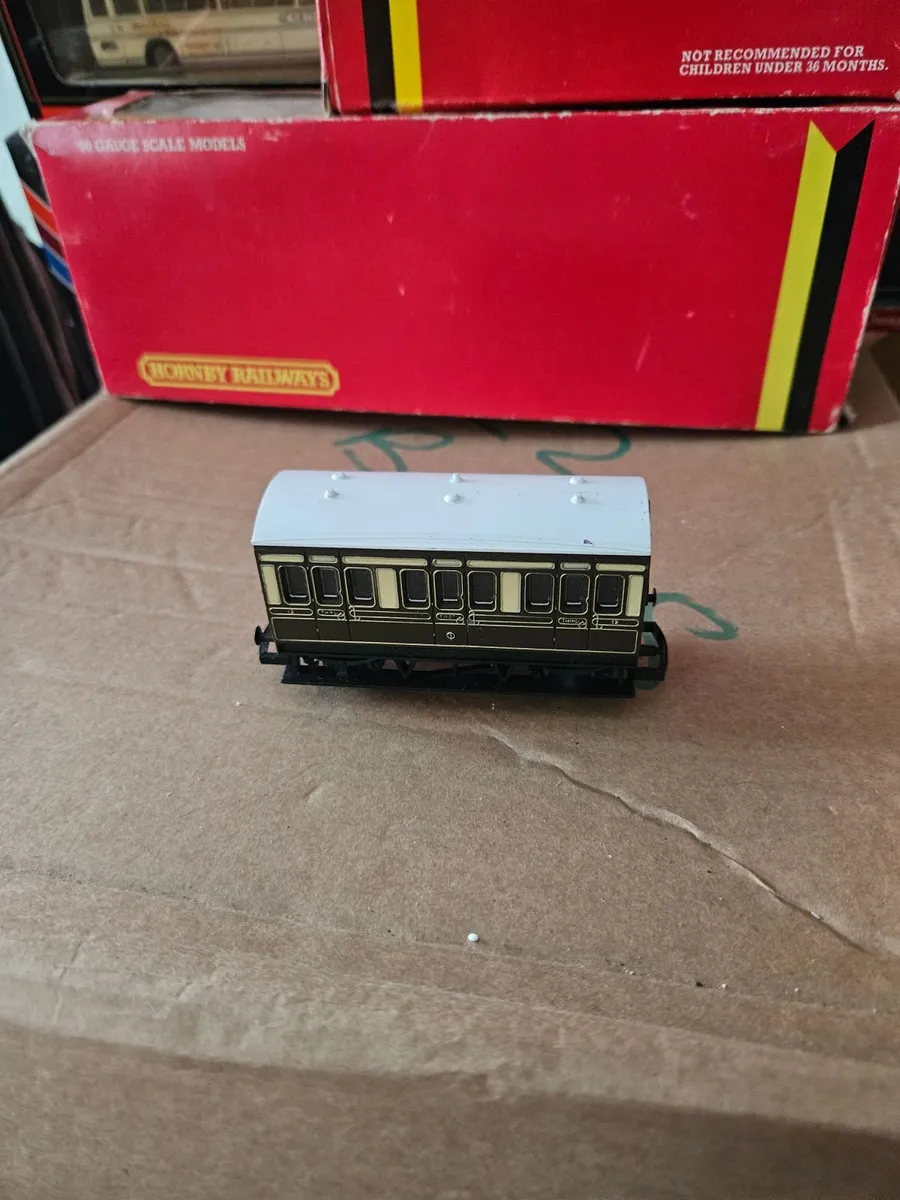 Hornby OO Gauge Carraige