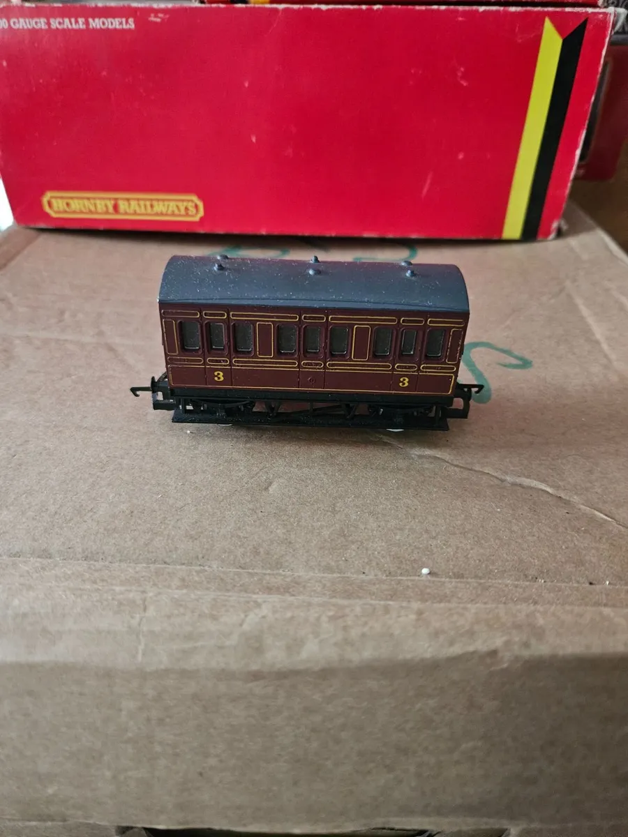 Hornby OO Gauge Carraige