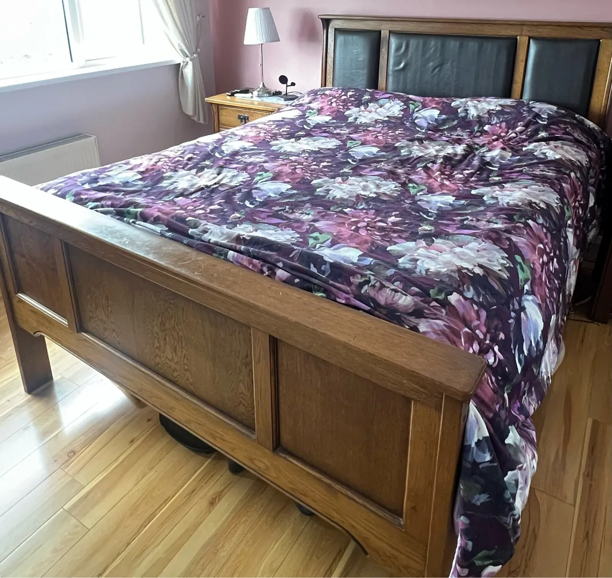 KING SIZE BED WITH 2 MATCHING LOCKERS SOLID  OAK - Image 1