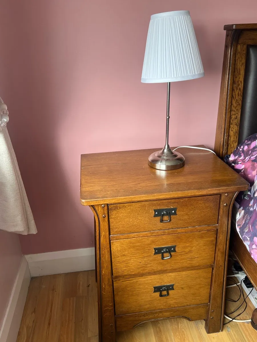 KING SIZE BED WITH 2 MATCHING LOCKERS SOLID  OAK - Image 4