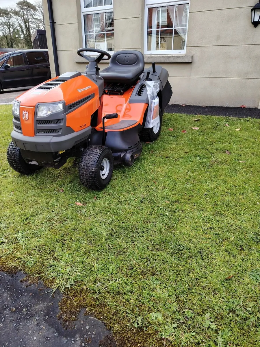 Husqvarna ride on lawnmower - Image 3