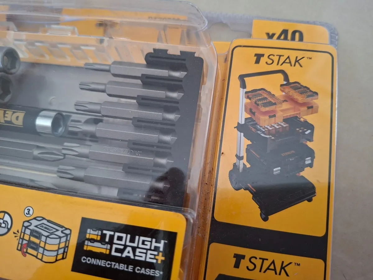DEWALT 40 piece Screwdriving Set - Image 1