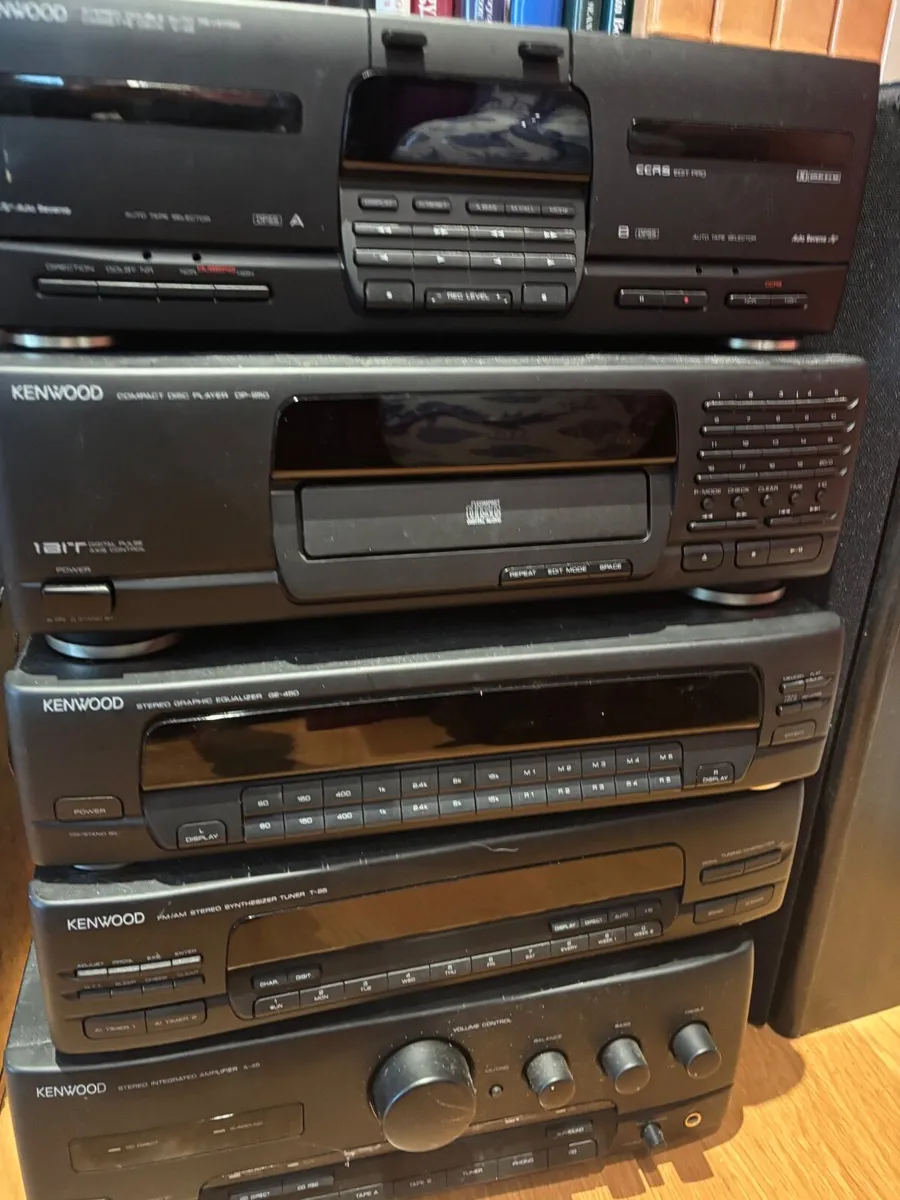 Kenwood stereo system - Image 1