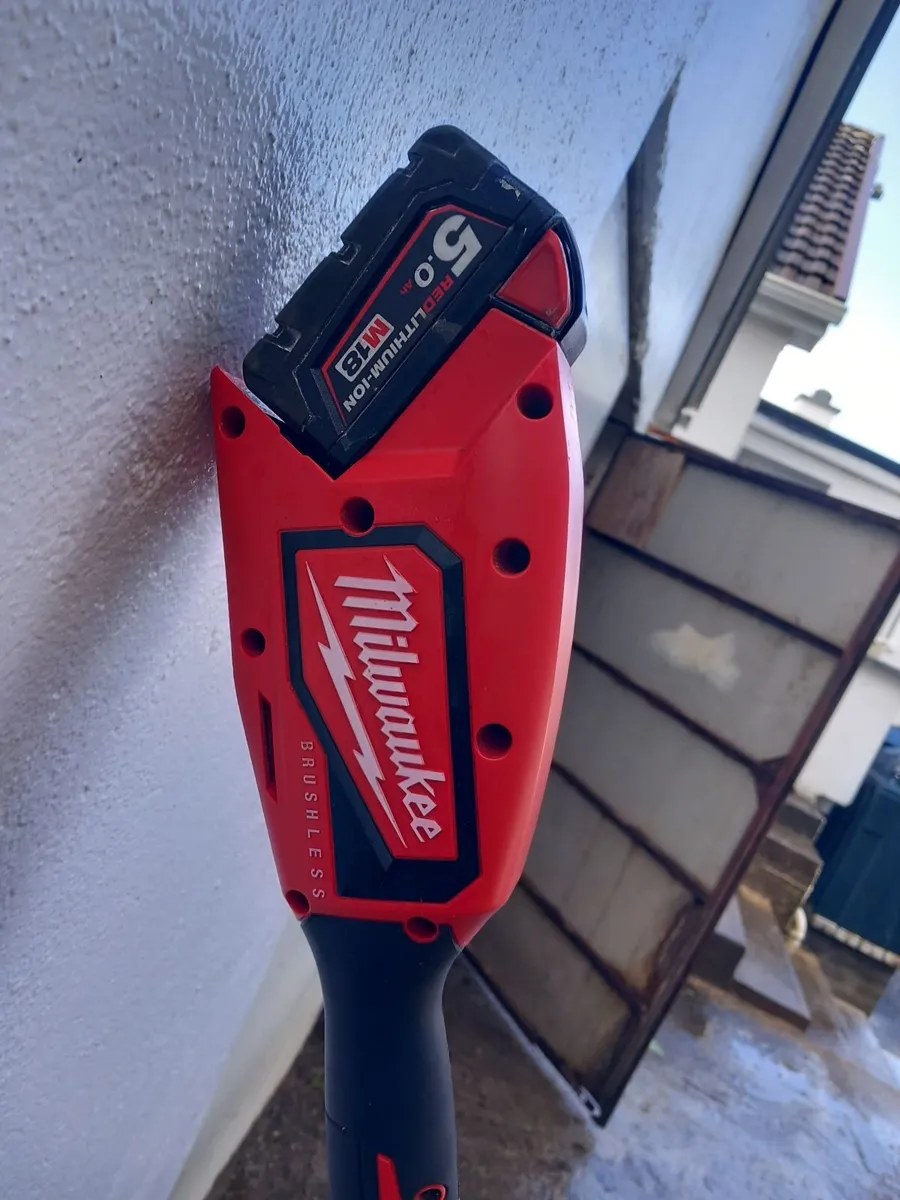 Milwaukee m18 strimmer with 5.0 battery - Image 1