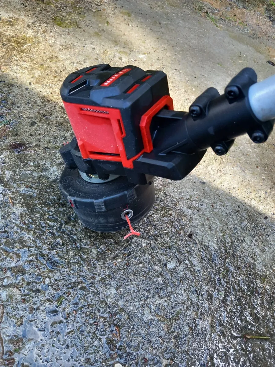 Milwaukee m18 strimmer with 5.0 battery - Image 2