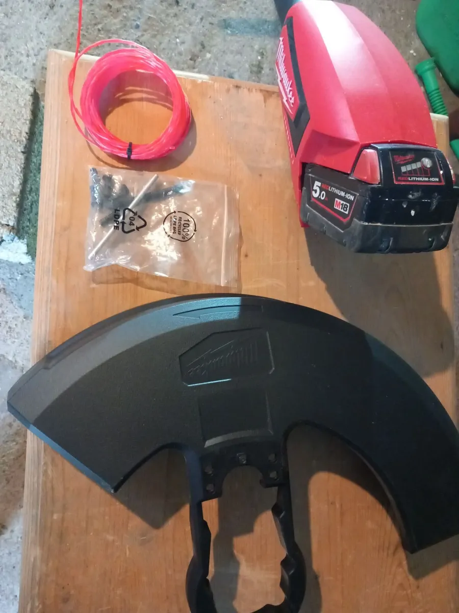 Milwaukee m18 strimmer with 5.0 battery - Image 3