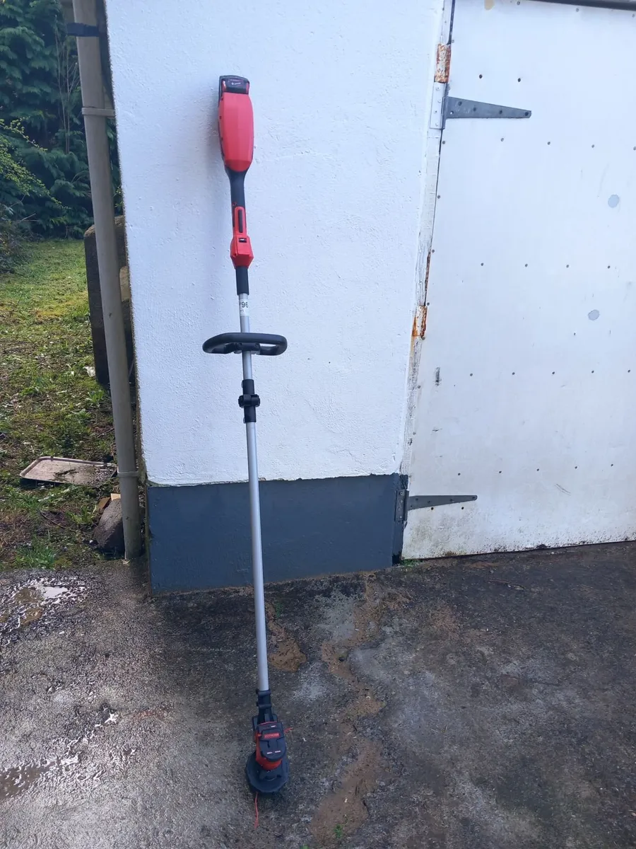 Milwaukee m18 strimmer with 5.0 battery - Image 4