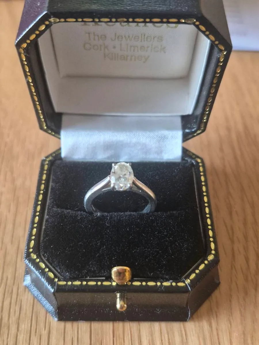 Diamond engagement ring - Image 2