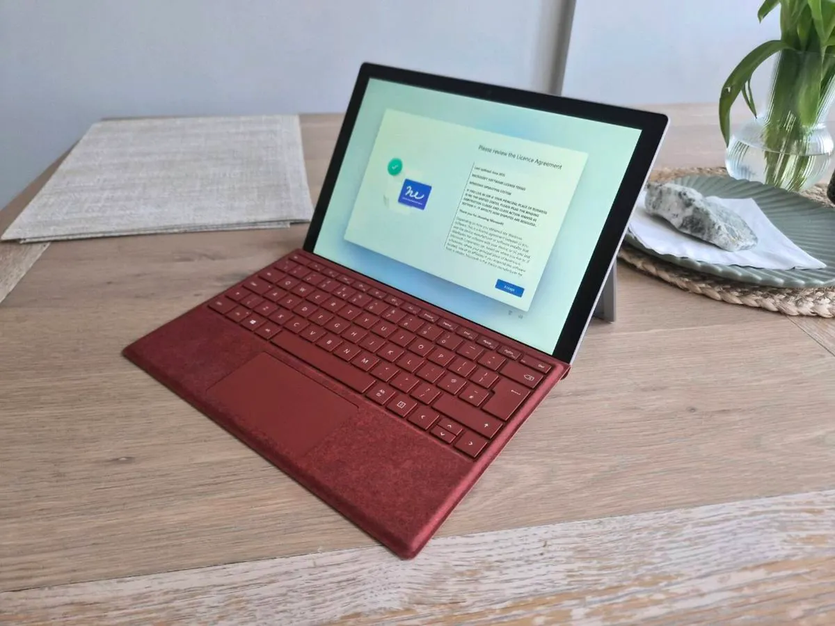 Microsoft Surface Pro 5 – i7 / 16GB / 512GB - Image 1