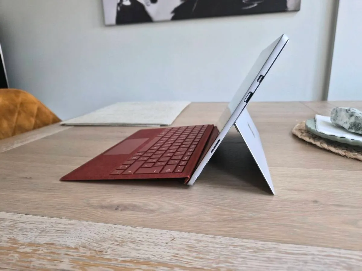 Microsoft Surface Pro 5 – i7 / 16GB / 512GB - Image 2