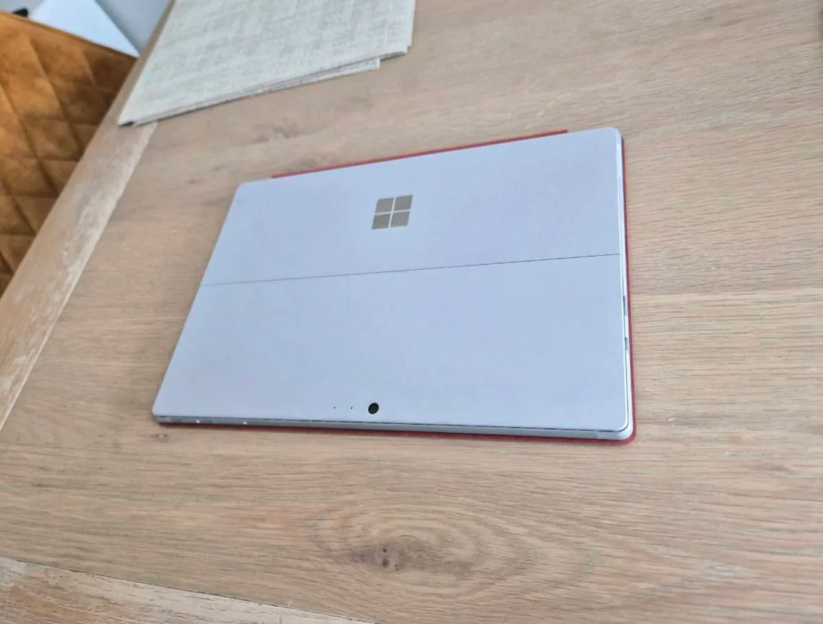Microsoft Surface Pro 5 – i7 / 16GB / 512GB - Image 4