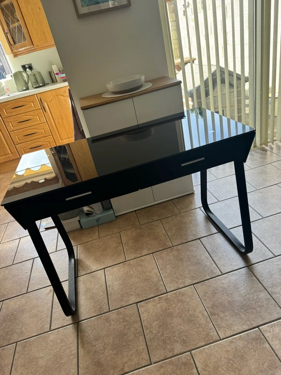 Desk / make up - Image 1