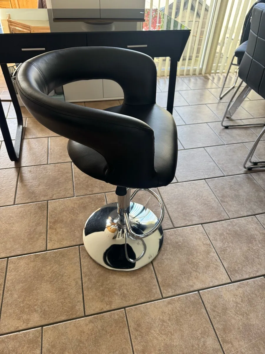 Swivel bar stool - Image 4