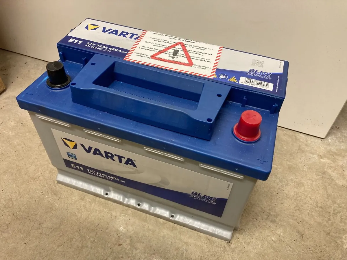 Varta 74Ah 680A Battery + 12V Intelligent Charger - Image 2