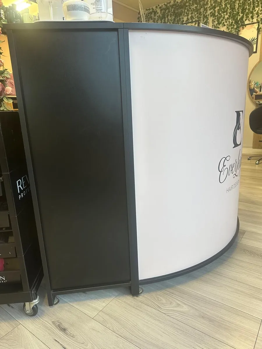 Reception desk - Image 4