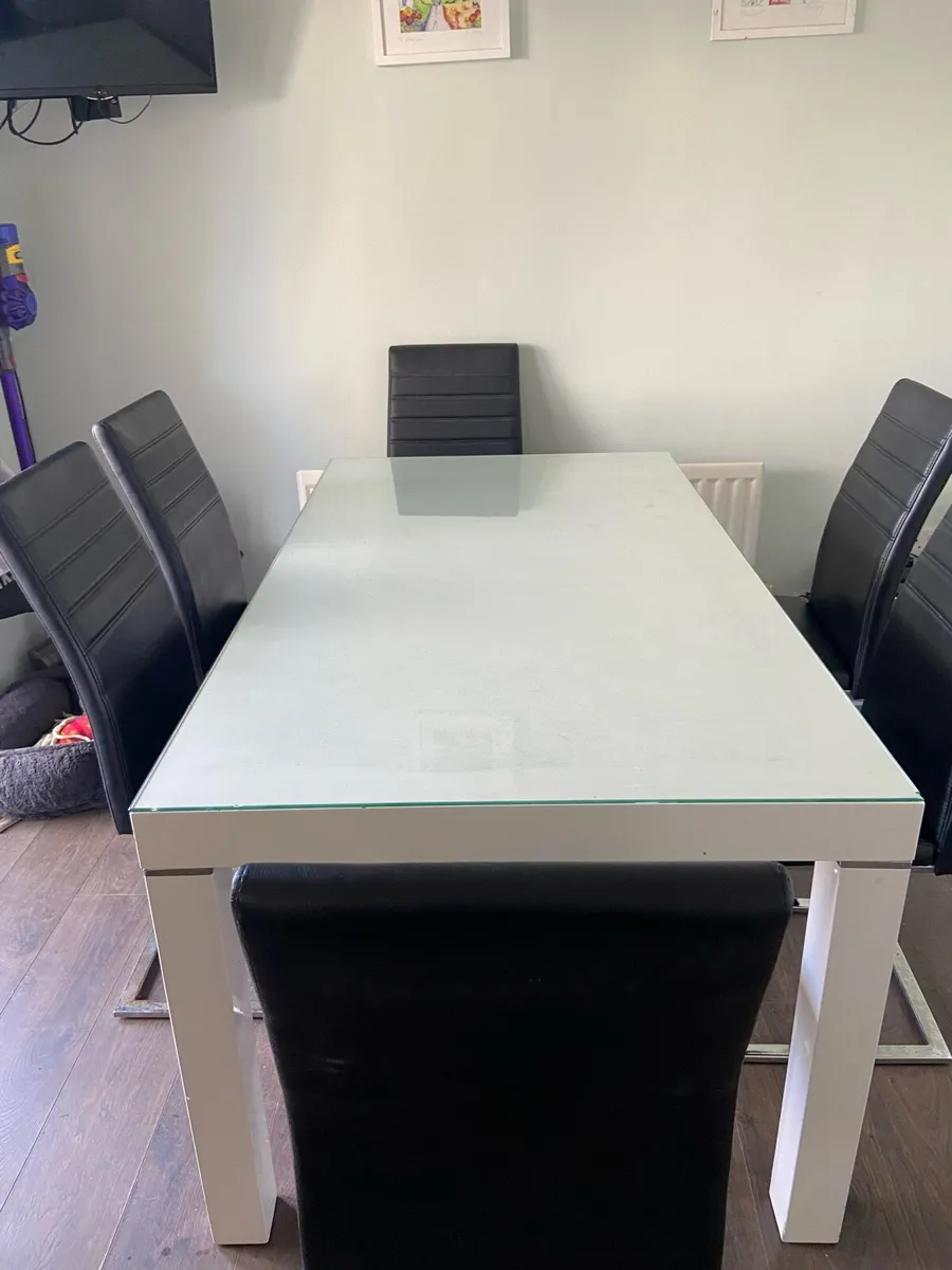 Kitchen Table and 6 chairs - Image 1