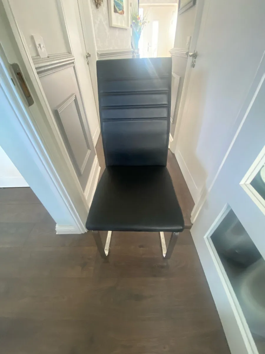 Kitchen Table and 6 chairs - Image 3