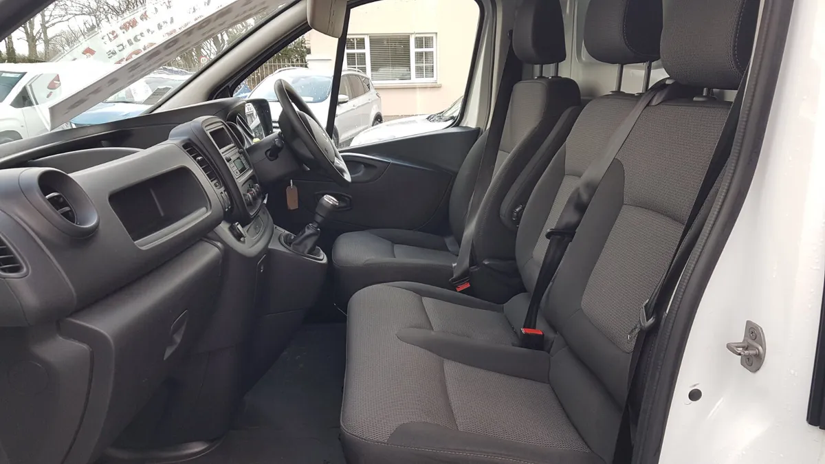 Renault Trafic 2021 LWB AS NEW VAT INVOICE - Image 4