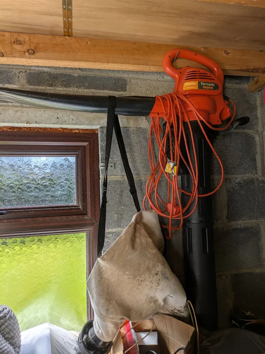 Power Vac leaf collecter