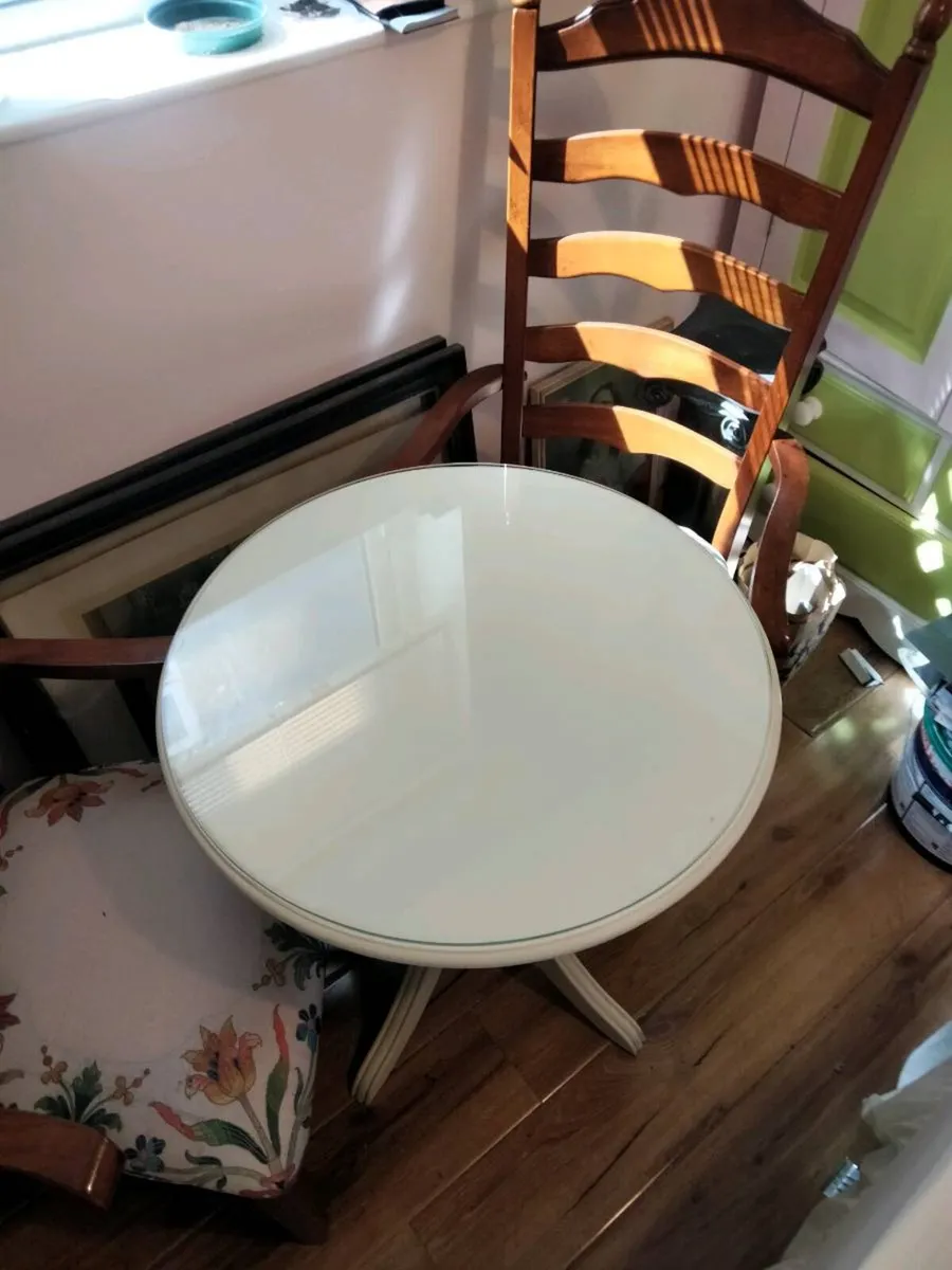 Table and Chairs - Image 2