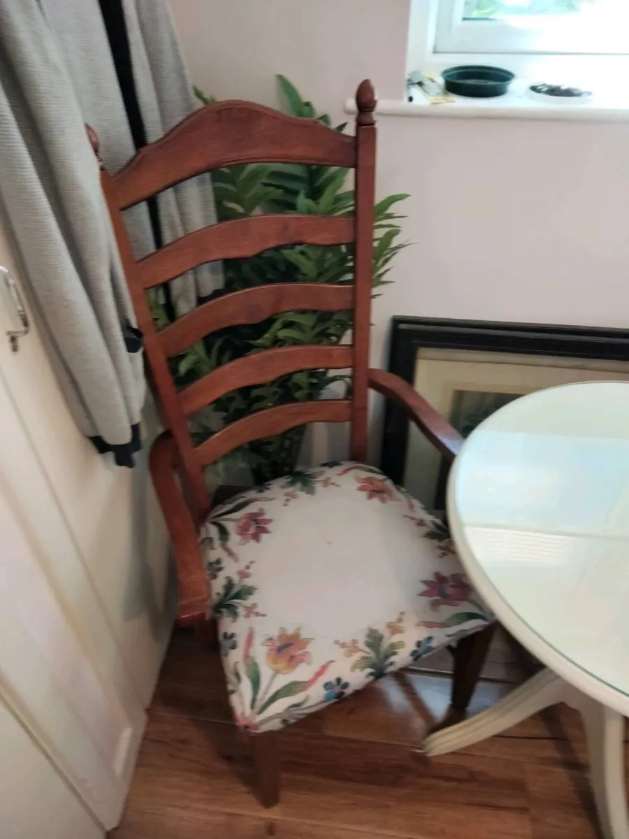 Table and Chairs - Image 3