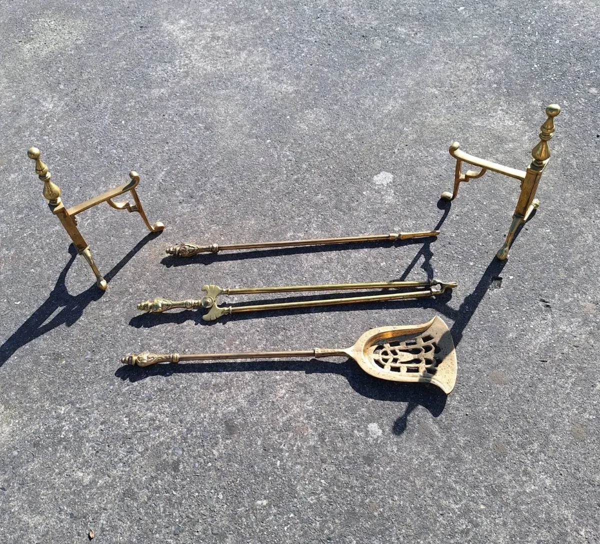 Vintage brass fire irons and heavy companion set - Image 1