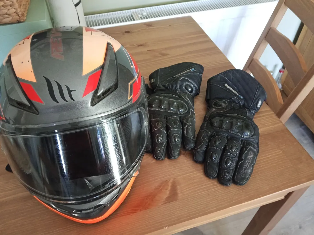 Motorcycle gear 2 sets with helmet - Image 2