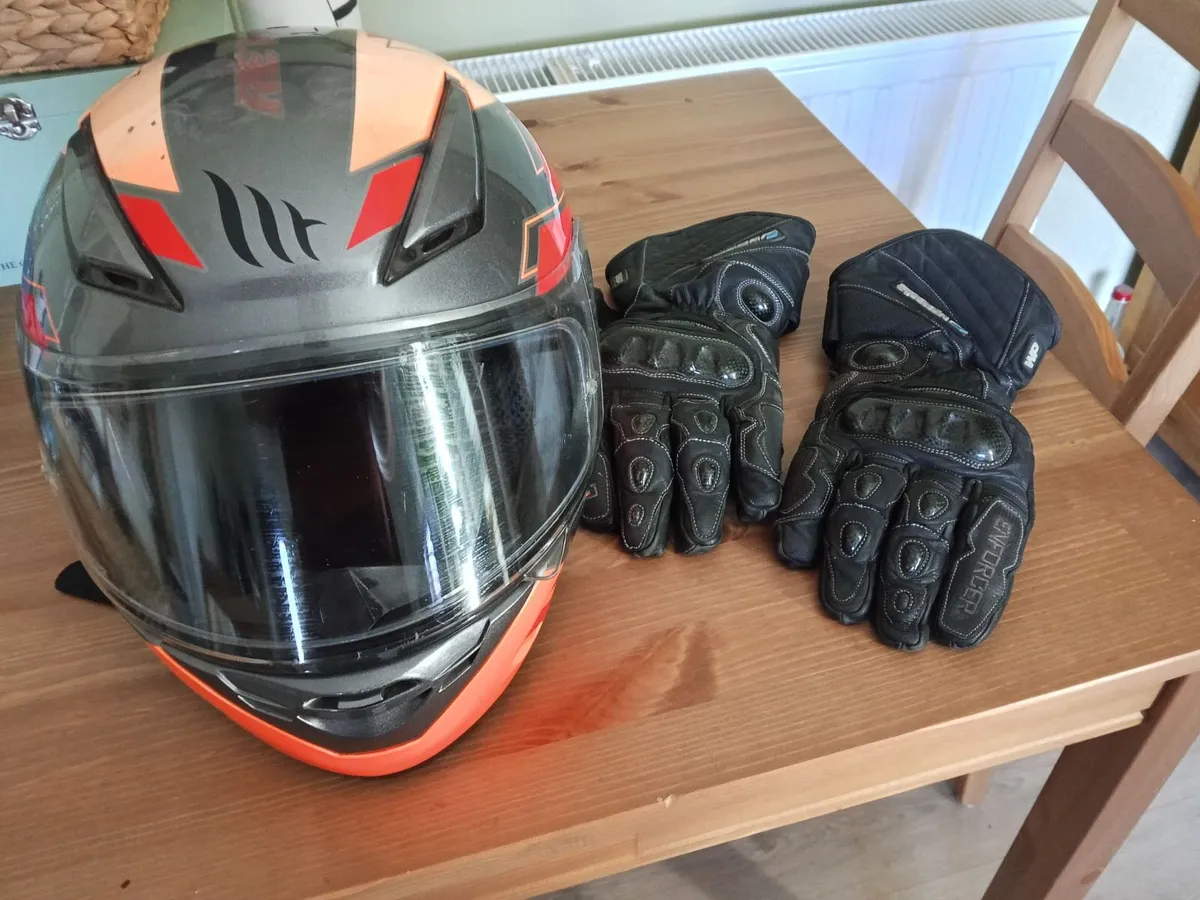 Motorcycle gear 2 sets with helmet - Image 4