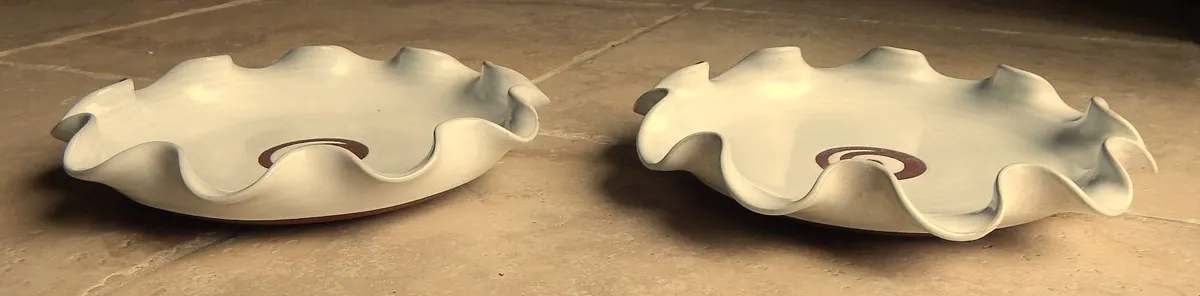 2 Stephen Pearce Pottery Curly Serving Dishes - Image 3