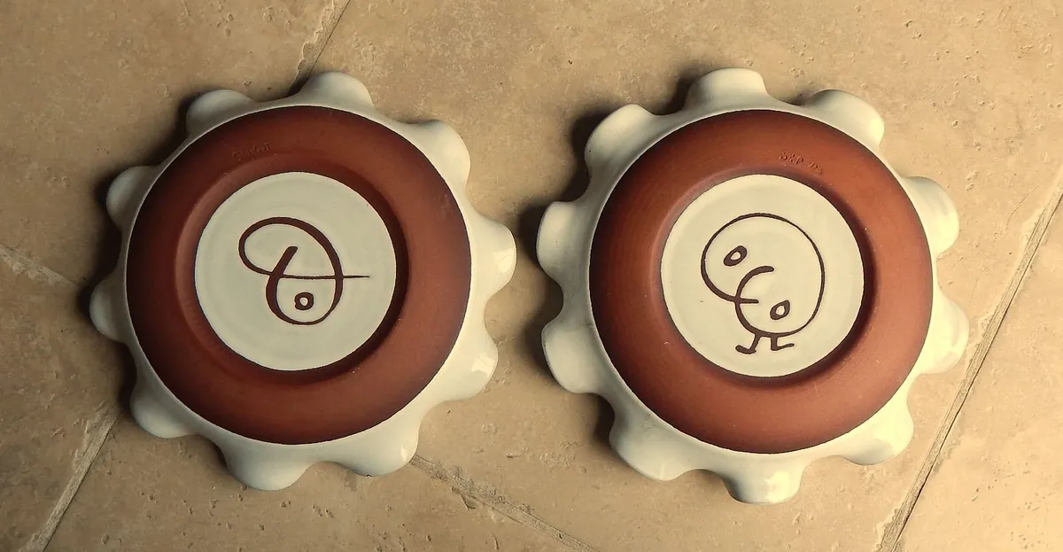 2 Stephen Pearce Pottery Curly Serving Dishes - Image 4