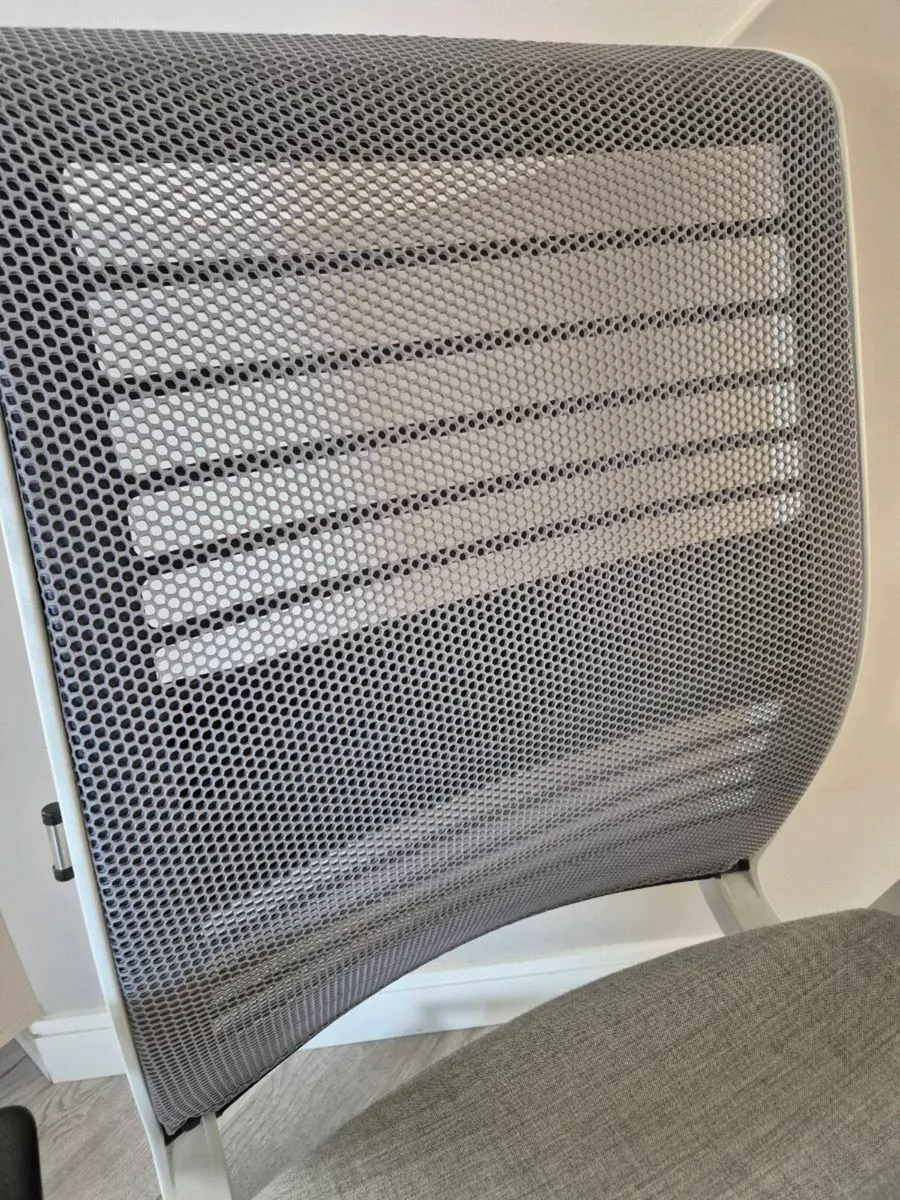 Steelcase Think V2 Ergonomic Task Chair - Image 3