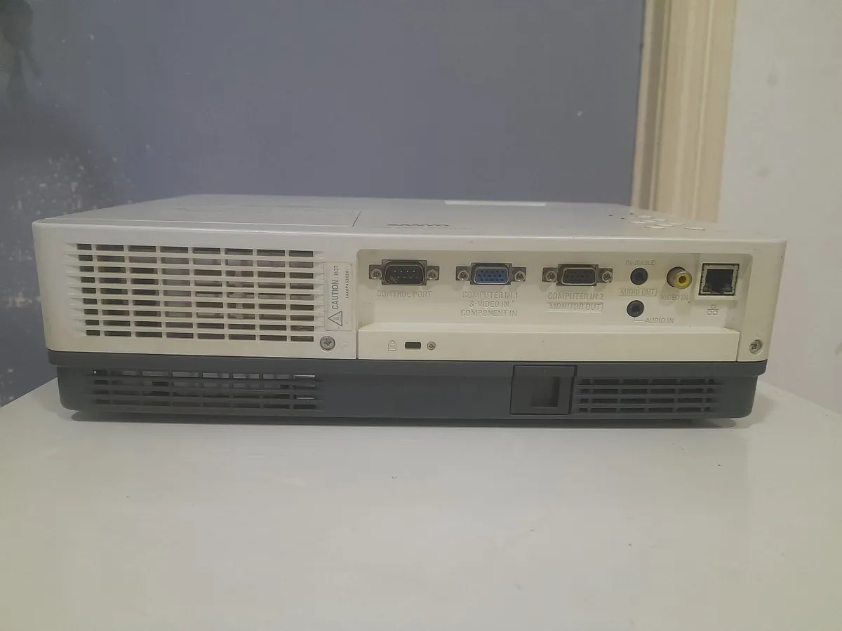 Proyector Sanyo - Image 3