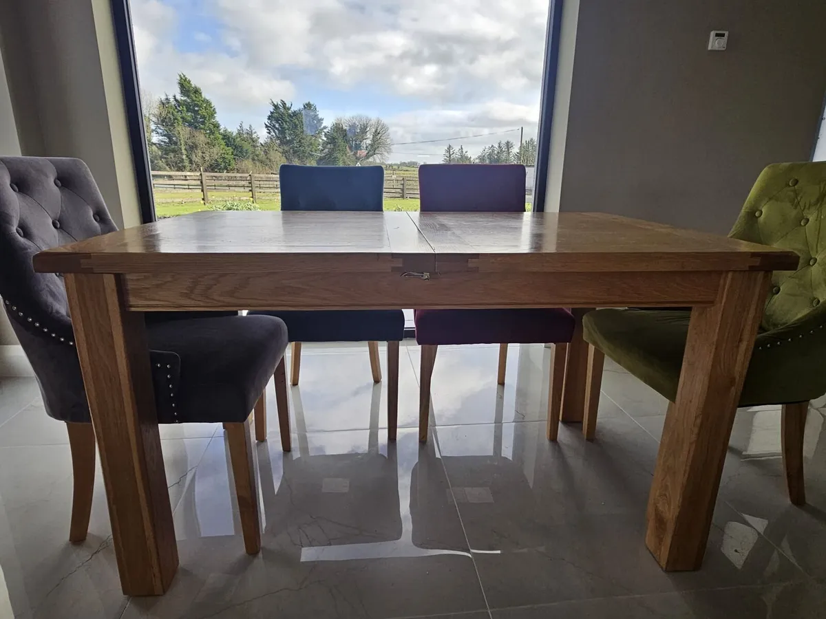 SOLID OAK DINING ROOM TABLE.      (  ONLY. ) - Image 1