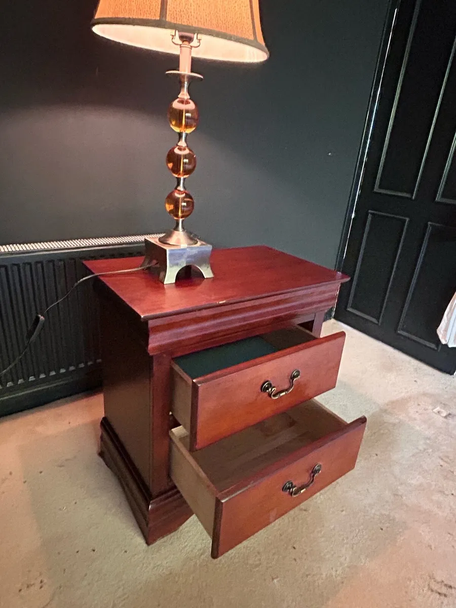Bedside locker and lamp - Image 3