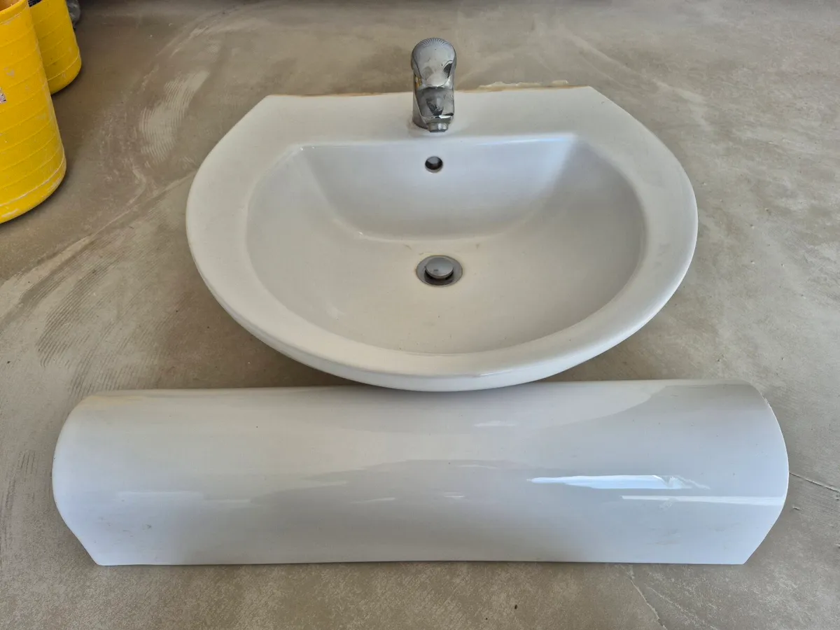 Sink, pedestal and tap - Image 1