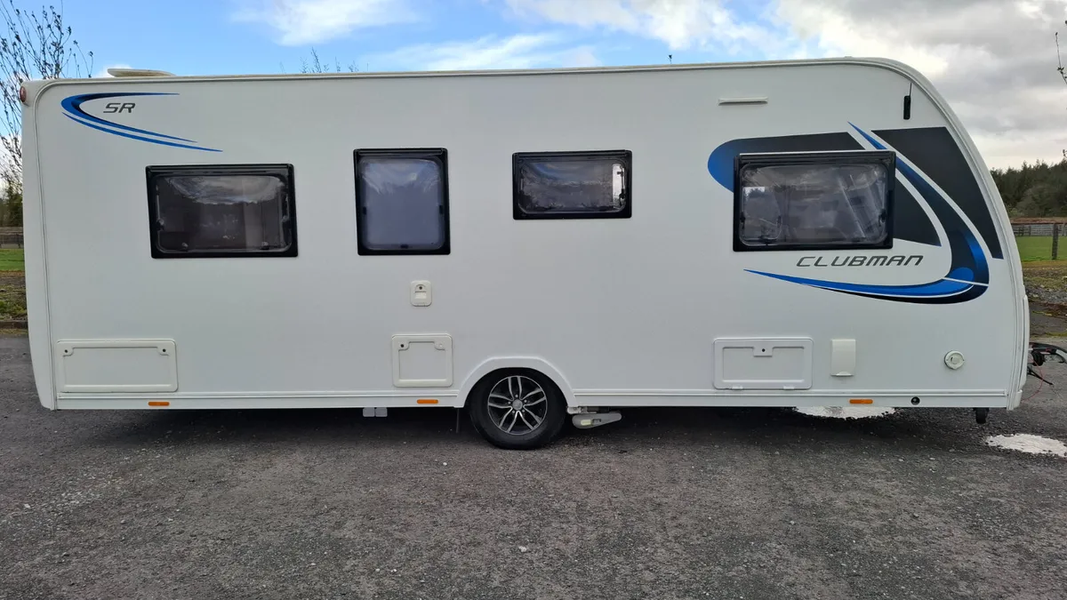 Lunar Clubman SR Island Bed Caravan - Image 3