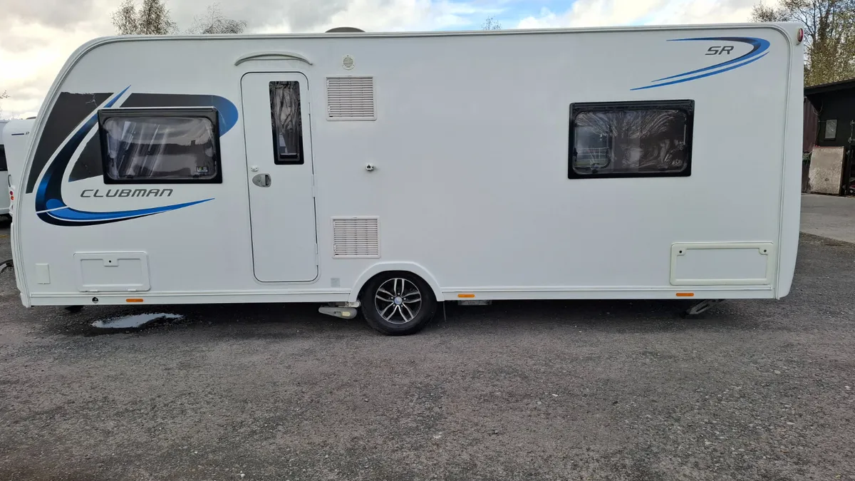 Lunar Clubman SR Island Bed Caravan - Image 1
